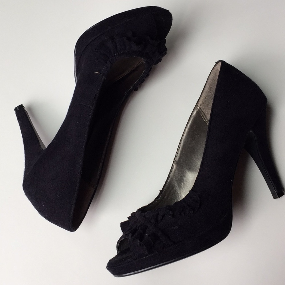 Fioni Ruffle Heels - Picture 3 of 5